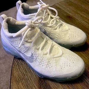 White Vapormax Flyknit